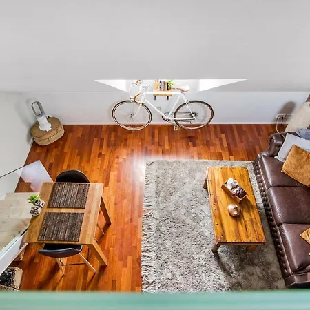 Wehost Stunning Penthouse In Kallio 아파트